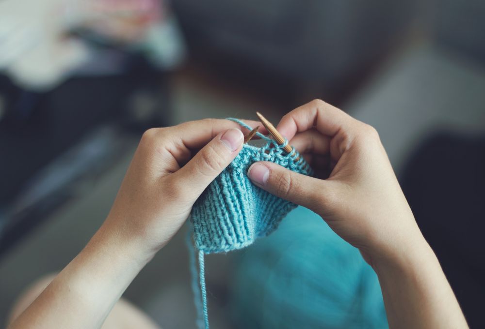 Stricken mit Wolle